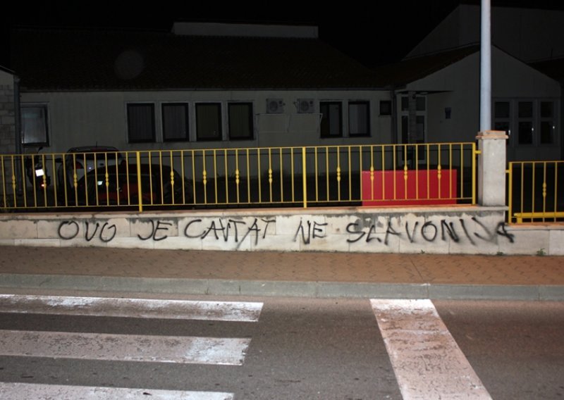 Sramotna poruka policajcima: Ovo je Cavtat, ne Slavonija