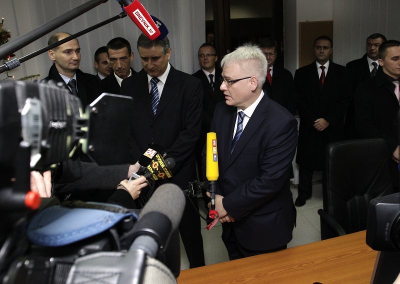 Biračima HDZ-a Josipović draži od Karamarka