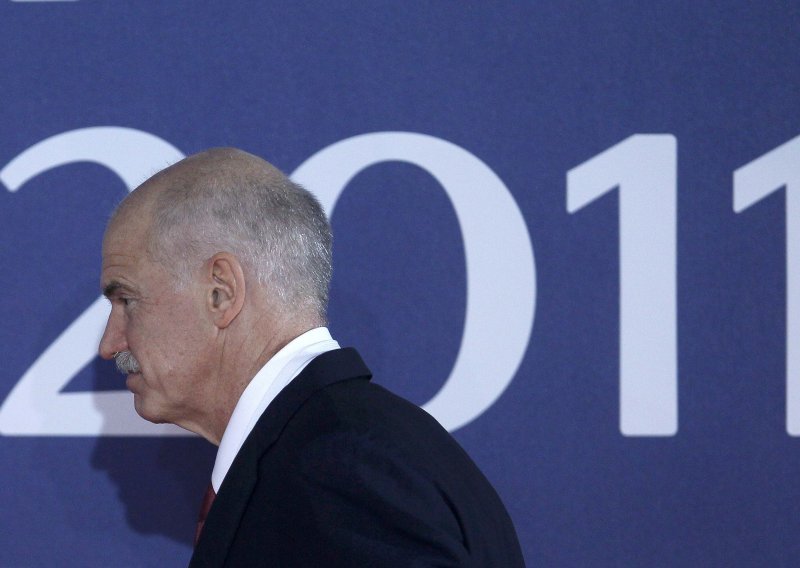 Papandreou odustao od referenduma!
