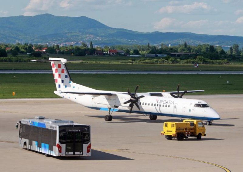 Avion Croatia Airlinesa sletio bez jednog kotača