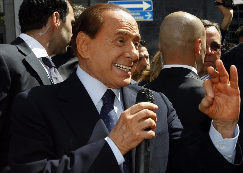 Bossi pred pristašama postavio ultimatume Berlusconiju
