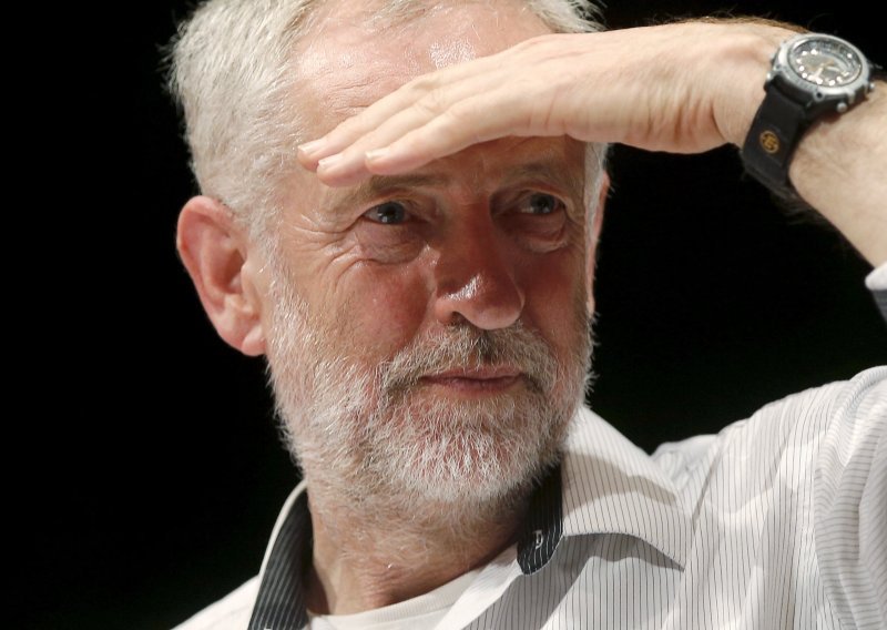 Jeremy Corbyn premoćno izabran za predsjednika laburista
