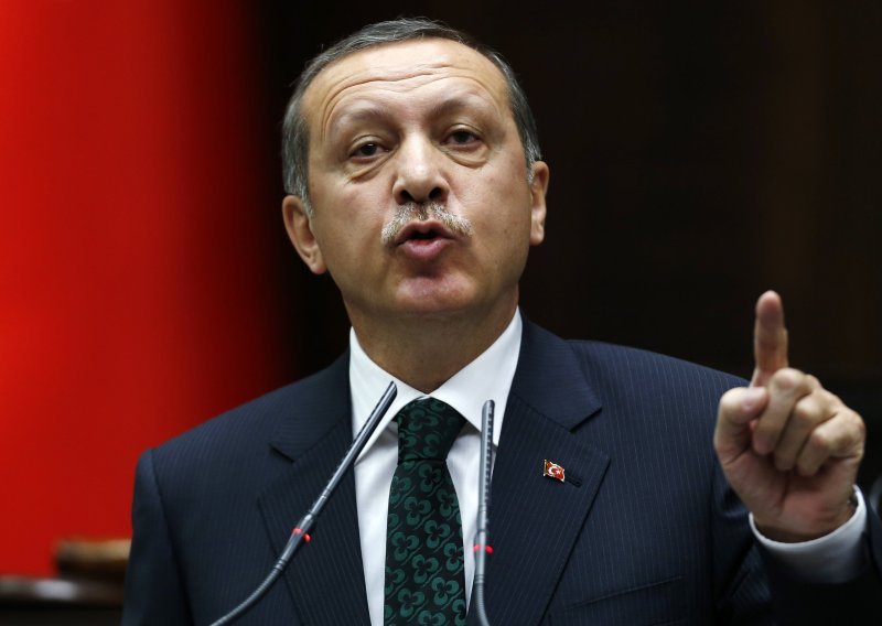 Erdogan pozdravio američki napad na Siriju, Iran udar kritizira