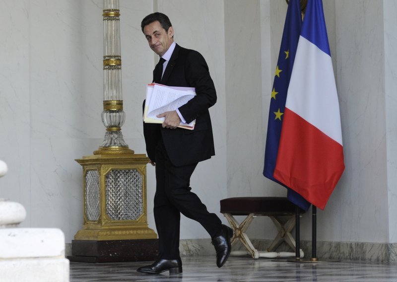 Sarkozy nagodinu gubi već u prvom krugu