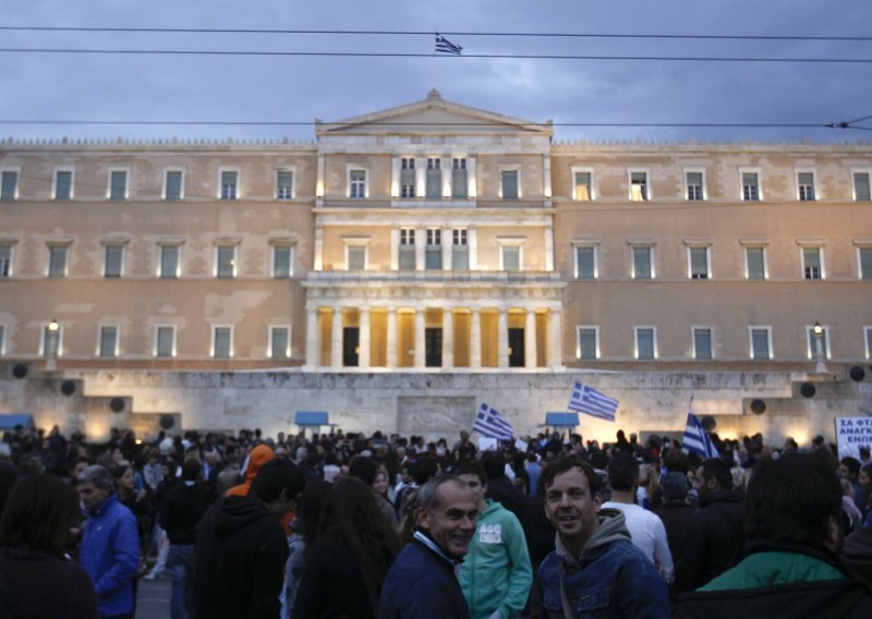 Grci večeras biraju između štednje i bankrota