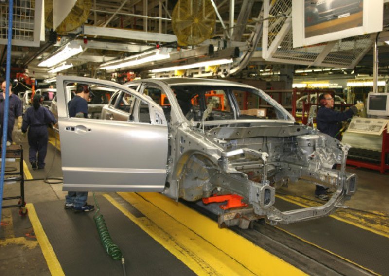 Chrysler zatvara 30 tvornica na mjesec dana