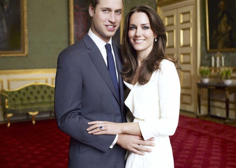 Princ Charles poklanja Škotsku Williamu i Kate!