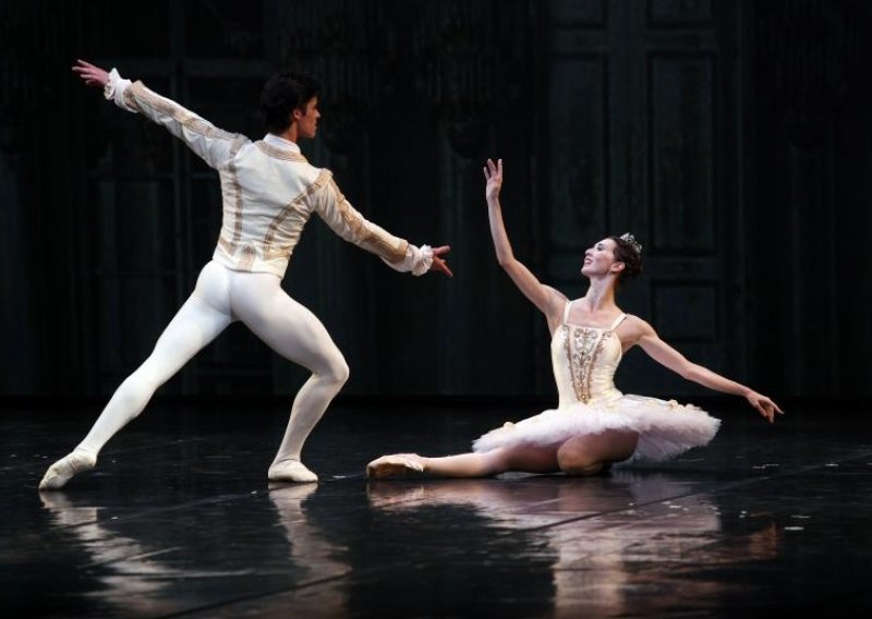 Baletni prvaci Sankt Peterburga oduševili zagrebačku publiku