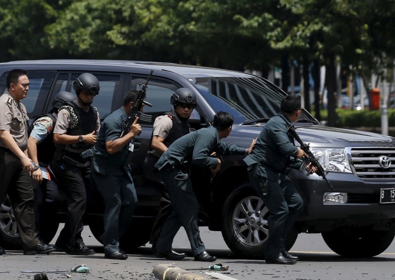 Užas i kaos u središtu Džakarte: eksplozije, pucnjava i najmanje sedam mrtvih