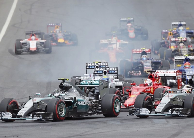 Rosberg pregazio nervoznog Hamiltona u Austriji!
