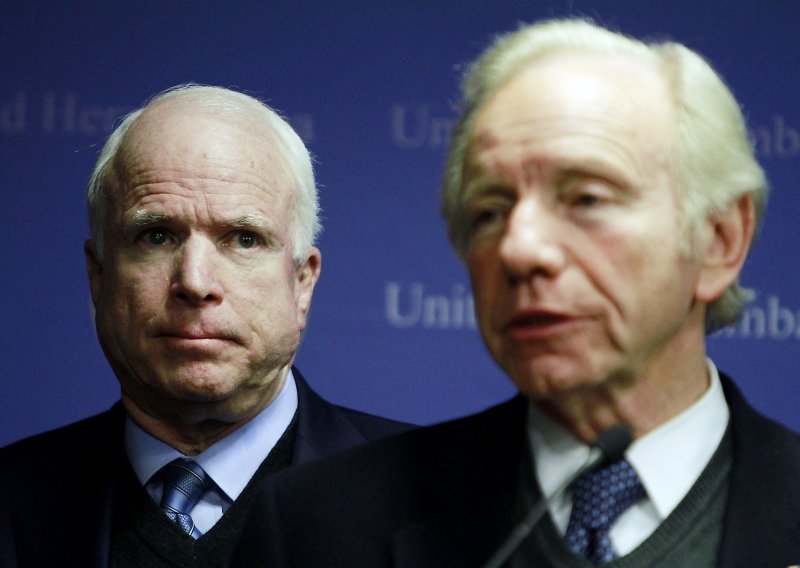 John McCain u Bengaziju s vođama pobunjenika