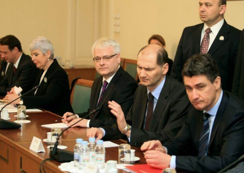 Kosor i Milanović nastavili svađu usprkos EU