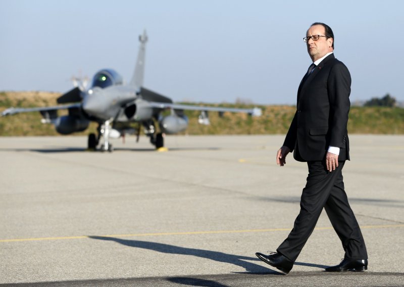 Francuska izvršila zračne udare na Islamsku državu u Siriji