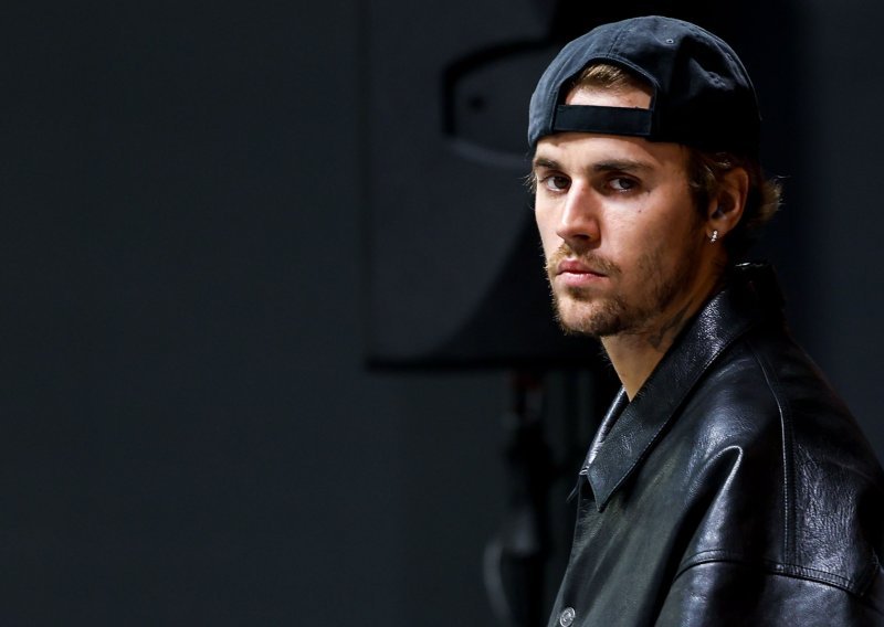 Nakon zagonetnih objava, Bieber napokon otkrio o čemu se radi