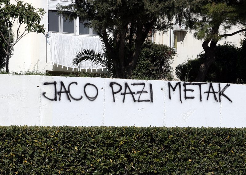 Prijeteći grafit u Splitu: 'Jaco, pazi, metak'
