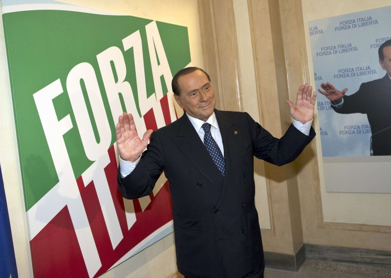 Berlusconi srušio talijansku vladu!