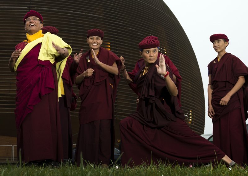 Tibetanske teen redovnice demonstrirale kung fu fizičarima