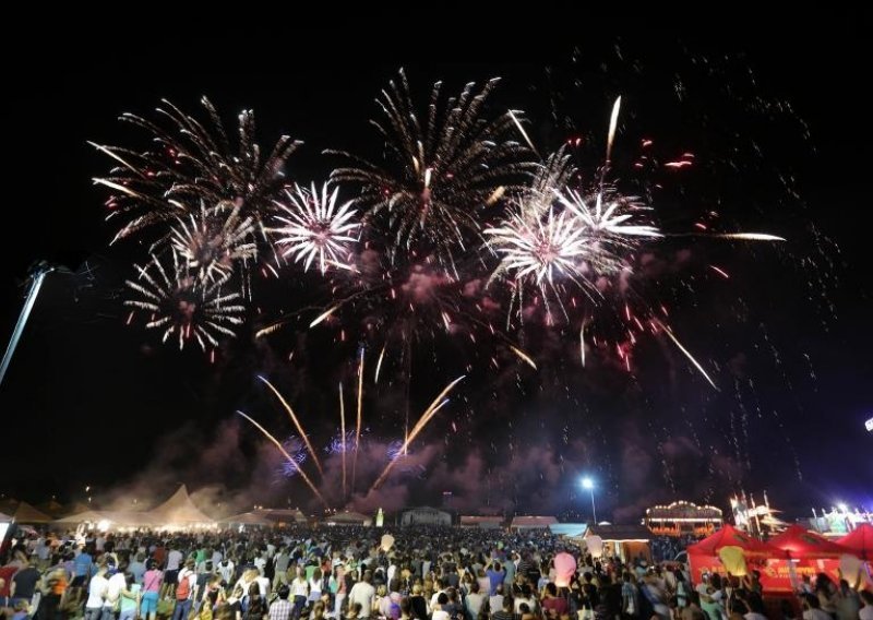 Pogledajte spektakularni festival vatrometa u Zagrebu