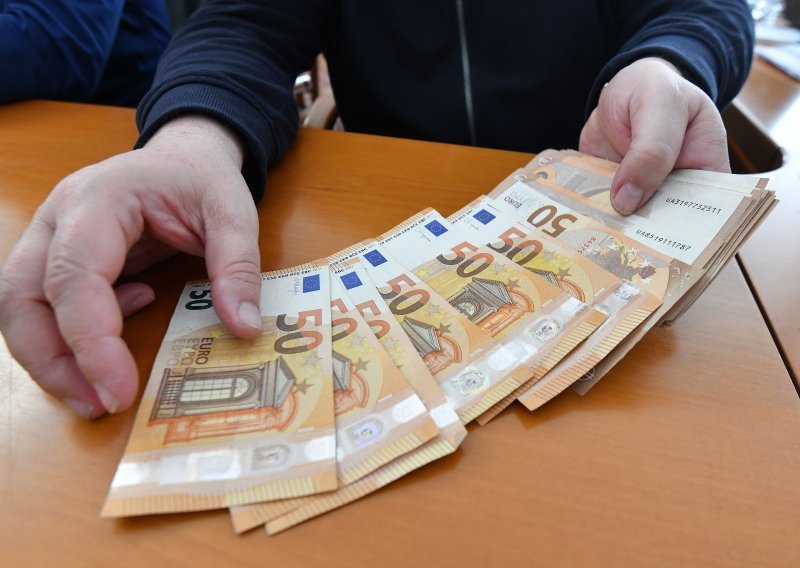 Hrvatski umirovljenici će ovog mjeseca dobiti manju svotu: Razlog je zapravo logičan