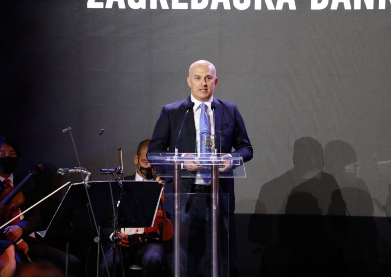 Predsjedniku Uprave Zagrebačke banke godišnji bonus od 556.000 eura bruto