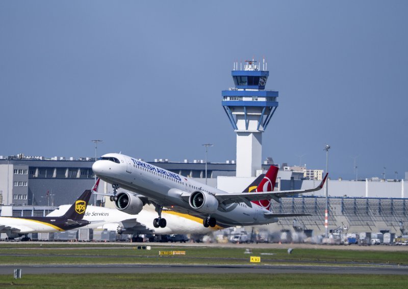 Turska će kažnjavati putnike koji prebrzo ustanu nakon slijetanja aviona