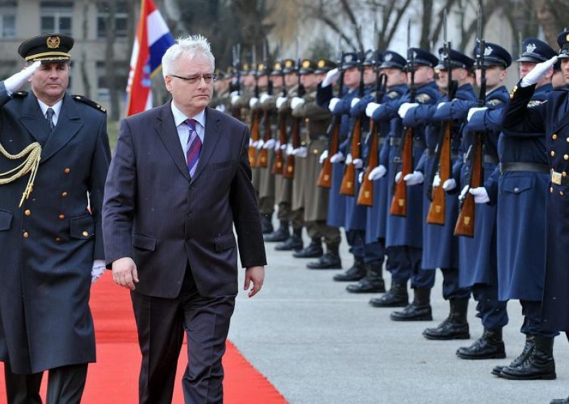 Josipović ide u Pariz sa 75 pripadnika Hrvatske vojske