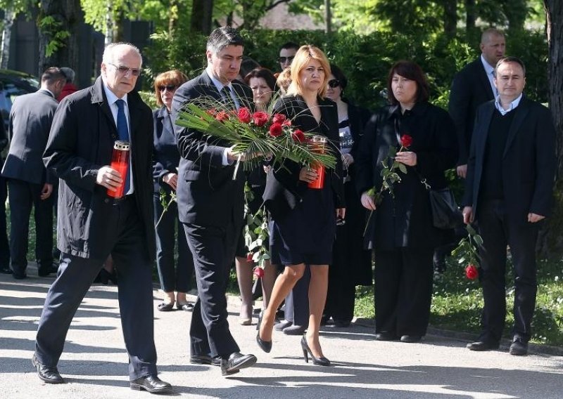 Milanović sa SDP-ovcima na Račanovu grobu