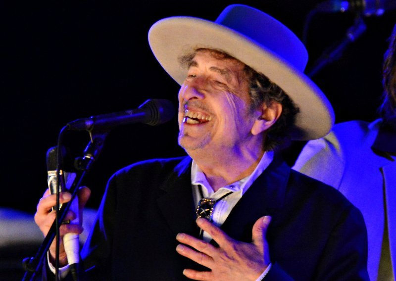 Bob Dylan napokon preuzeo Nobelovu nagradu