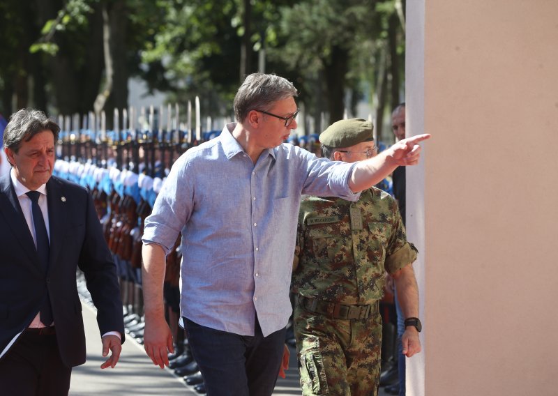 Vučić poludio zbog streljiva: Najavio 'najveću vojnu paradu' nakon hrvatskog mimohoda za Oluju
