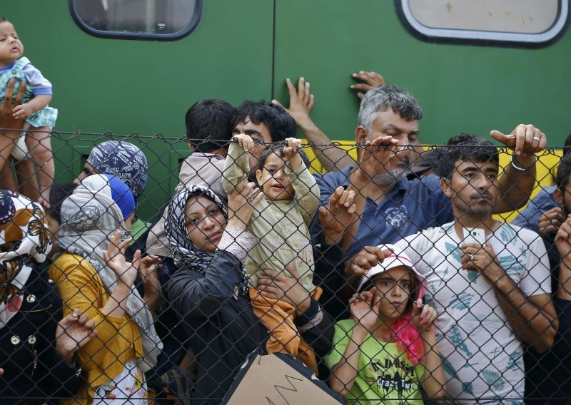 Oko 2.000 izbjeglica tijekom noći prošlo preko prijelaza Goričan