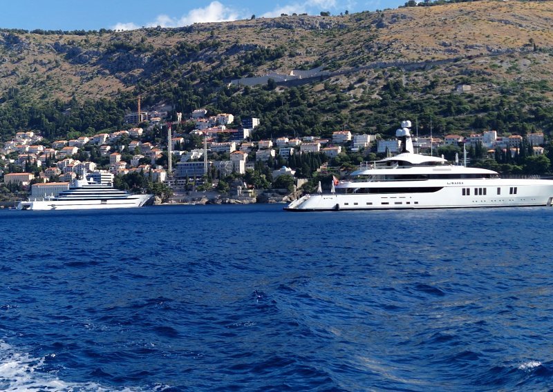 Milijunaši okupirali Dubrovnik: Čak tri luksuzne jahte mame poglede - evo čije su