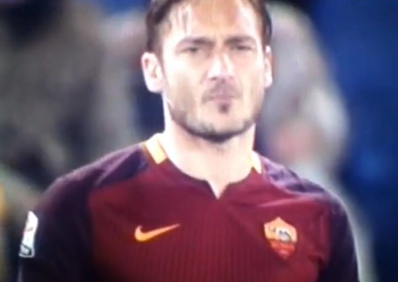 Roma razbila Fiorentinu, Totti pokazao što zna