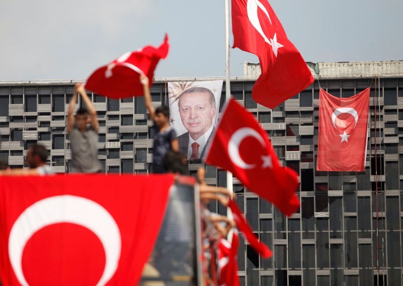 Turska odgodila godišnje odmore državnih službenika