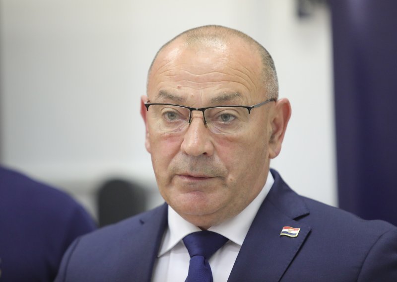Ministar Medved uručio priznanja postrojbama HV-a i HVO-a u operaciji 'Ljeto 95.'