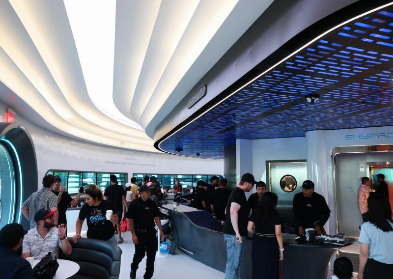 Tesla sad ima i retro-futuristički restoran u Los Angelesu