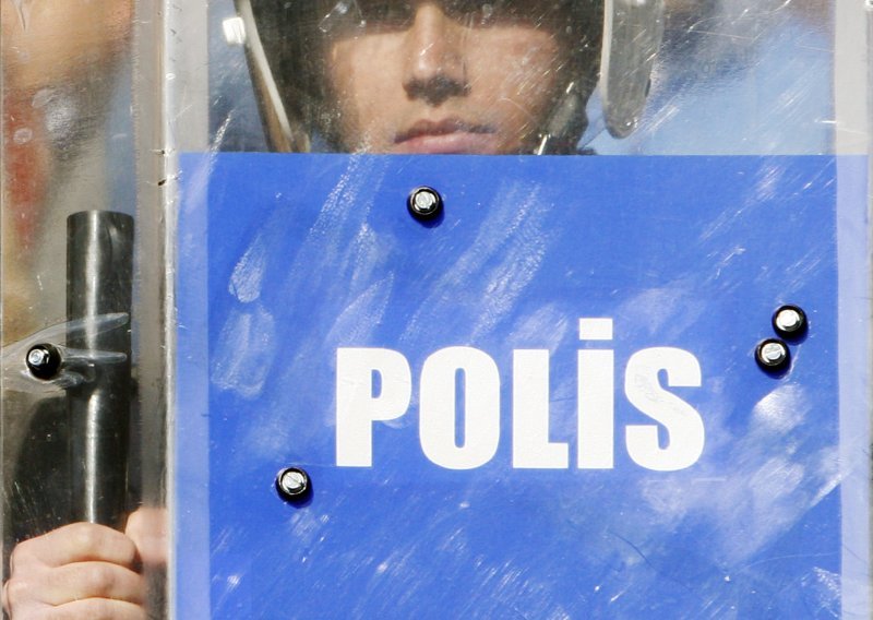 Turski policajac teško ranio državnog tužitelja