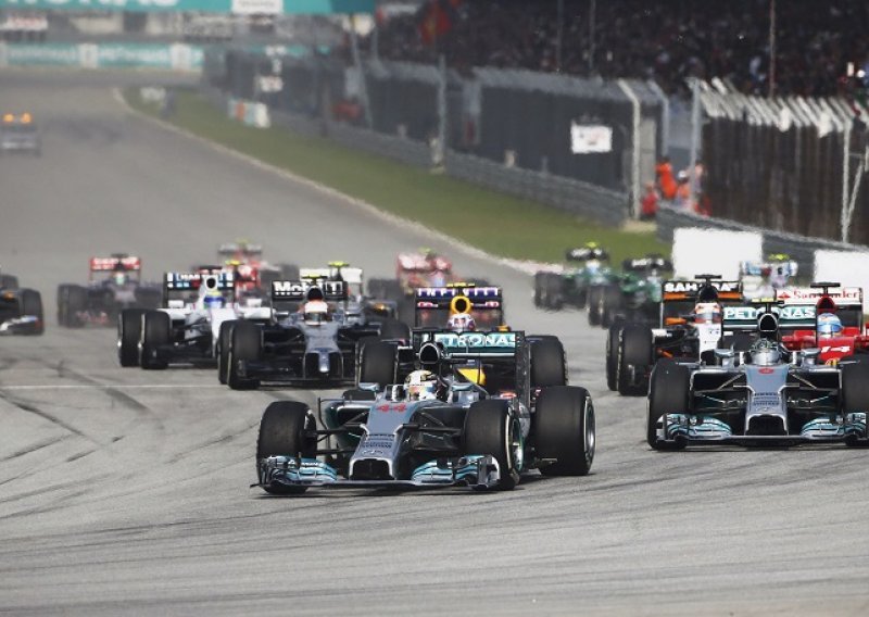 Siloviti Hamilton slavio u Maleziji, Mercedes nedodirljiv!