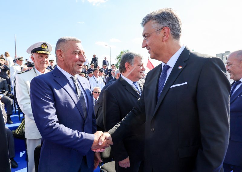 Gotovina: Molimo se Bogu za mir, ali vojska mora biti spremna za rat