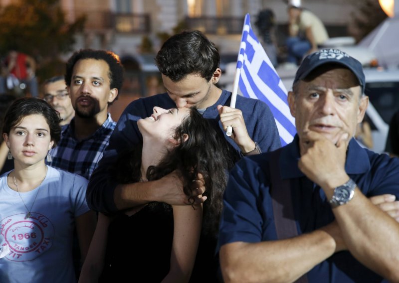 Premoćno grčko 'ne' - velika pobjeda Ciprasa uz pomoć mladih