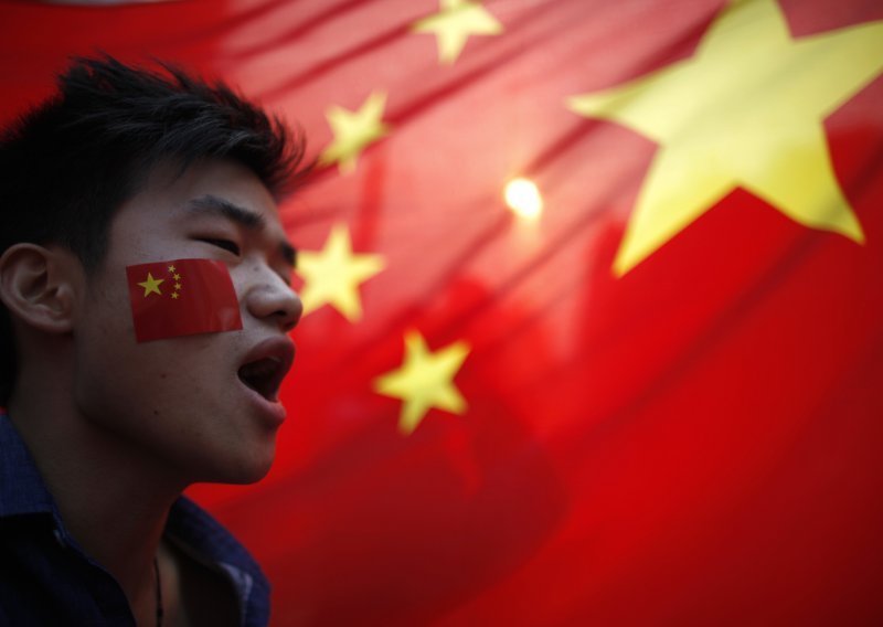 Analitičari u šoku, Kinezi puni deviza ko brod