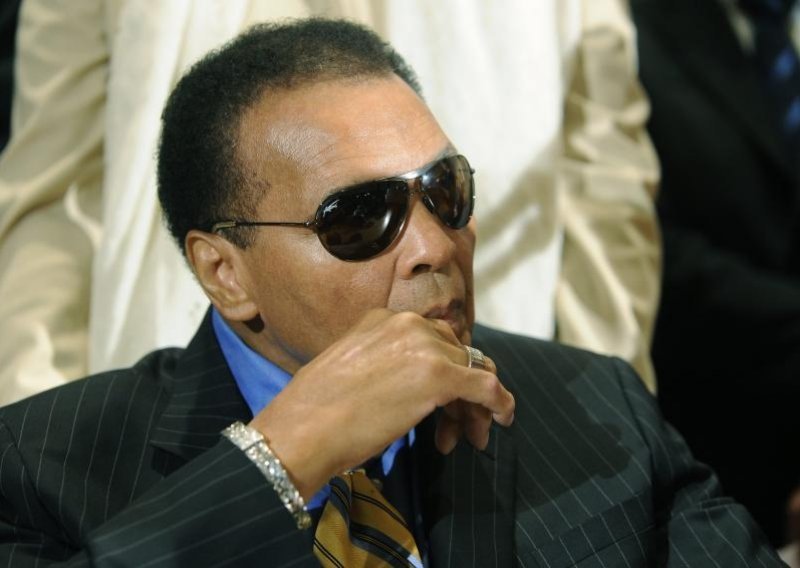 Muhammad Ali u teškom stanju, ne može ni govoriti