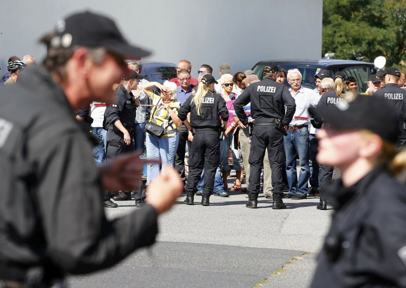 U pucnjavi na kolodvoru ranjen njemački policajac