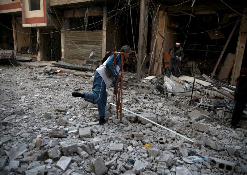 U bombardiranju blizu Damaska ubijeno najmanje 45 civila