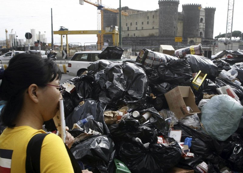 Vojska spašava Napulj od tri tisuće tona smeća