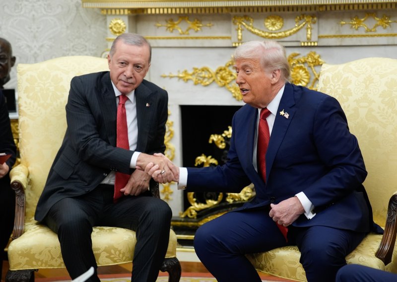 Trump spreman ukinuti sankcije Turskoj, ali im i poručuje: 'Prestanite kupovati naftu od Rusije!'