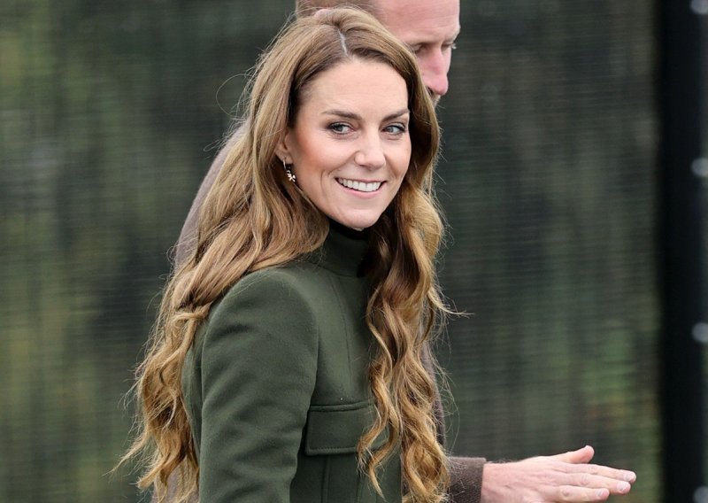 Odbacila haljine: Kate Middleton blistala u još jednom elegantnom izdanju