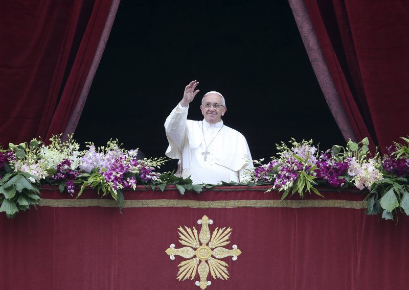 Papa pozvao na prestanak progona kršćana i molio za mir u svijetu