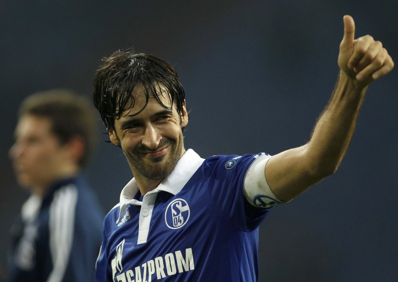 Schalke želi zadržati Raula još godinu dana