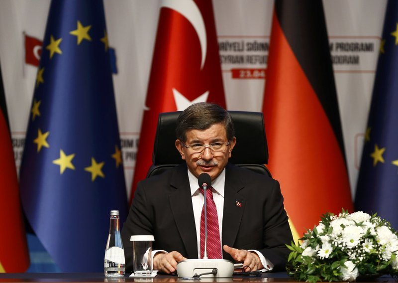 Turski premijer Davutoglu razmišlja o ostavci