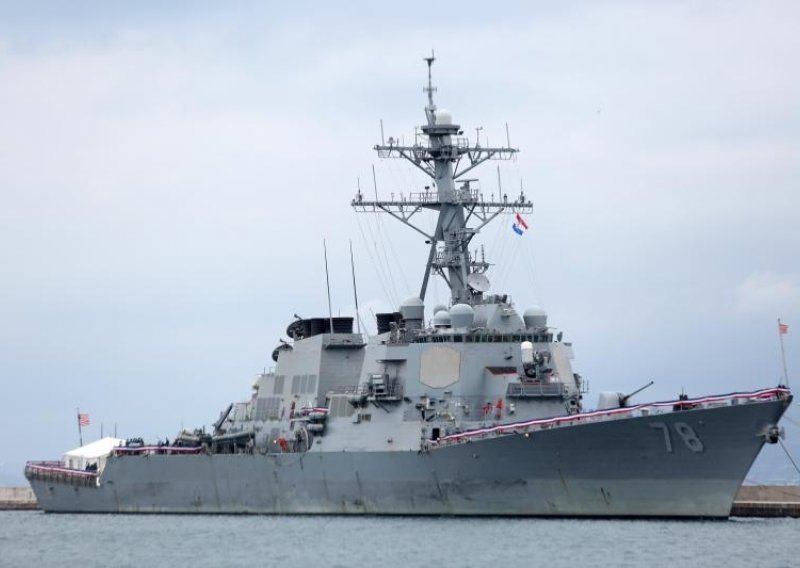 Američki brod ulazi u Crno more, Rusija prijeti